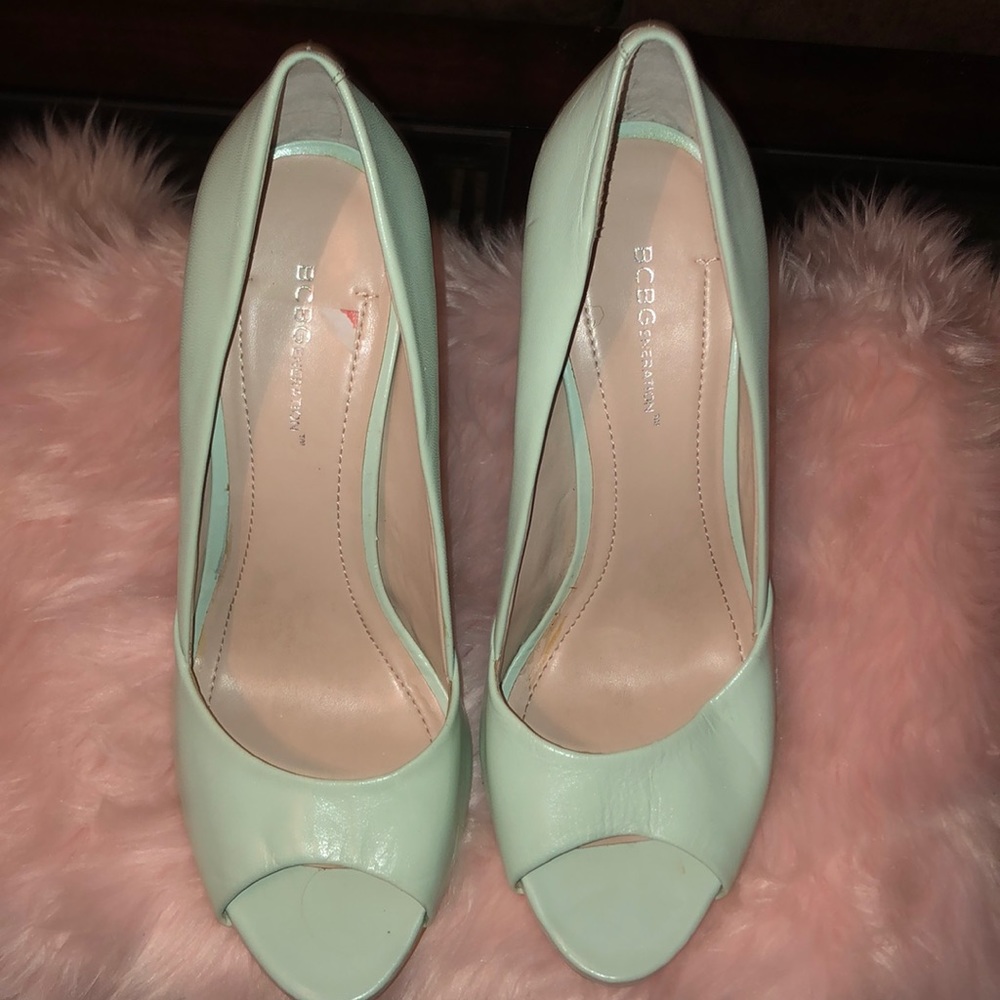 BCBG PEEP TOE PUMP